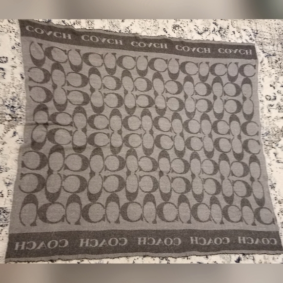 Coach Border Signature Shawl Black/Grey - Picture 5 of 11